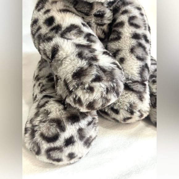 Animal Adventure White Gray & Black Leopard Print Plush 18” Soft Stuffed Animal - Picture 9 of 16